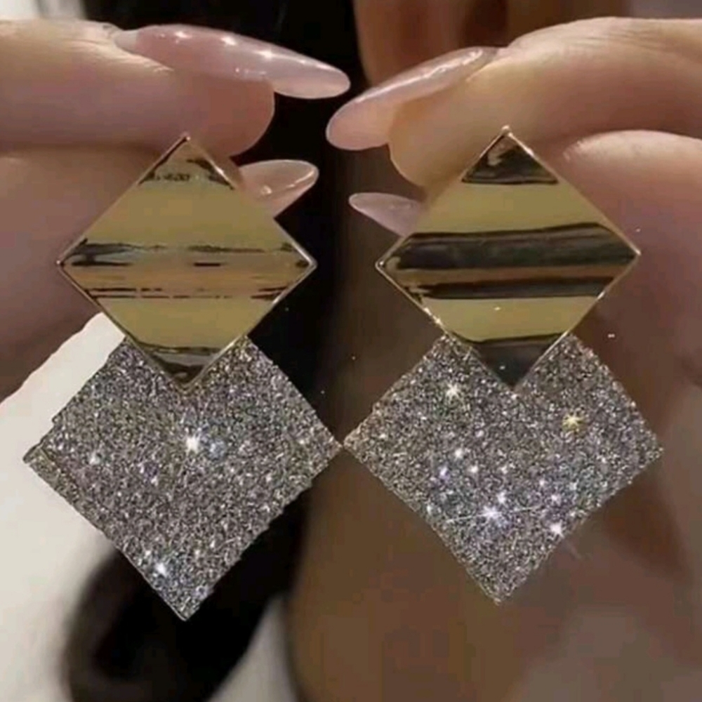 Gorgeous gold plaited rhinestone earrings